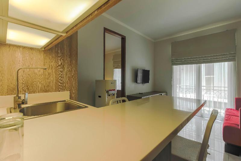Hotel Reddoorz Syariah Plus At Jatibening Bekasi Exterior foto
